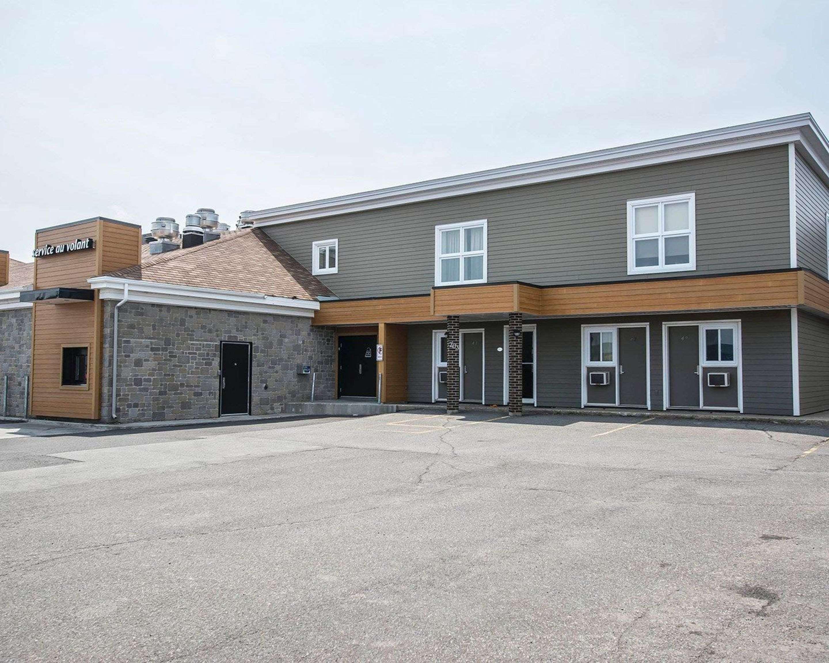 Econo Lodge Inn & Suites Монманьи Экстерьер фото