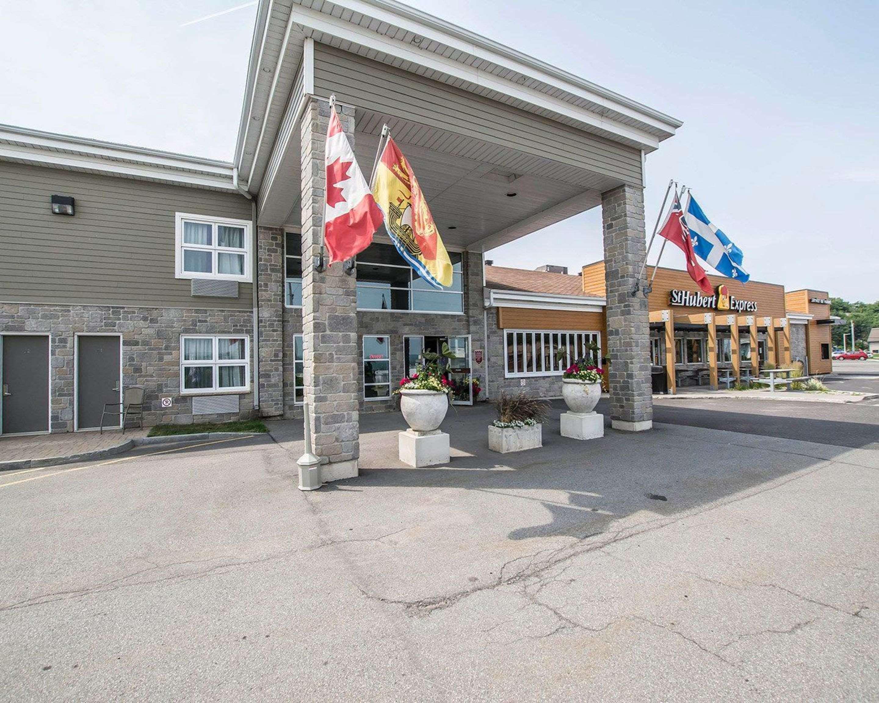 Econo Lodge Inn & Suites Монманьи Экстерьер фото