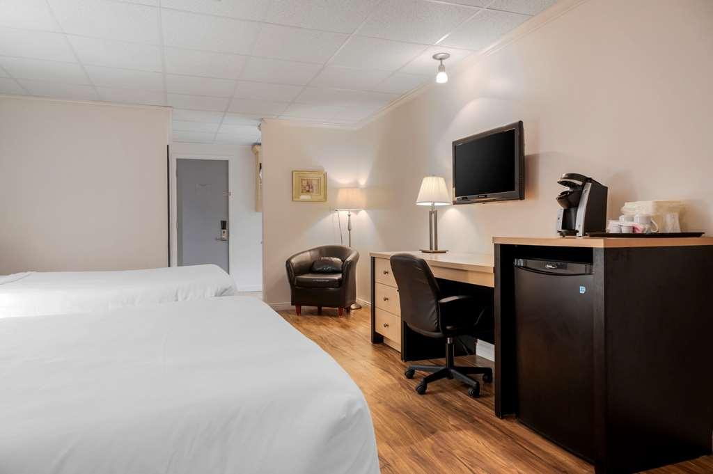 Econo Lodge Inn & Suites Монманьи Номер фото