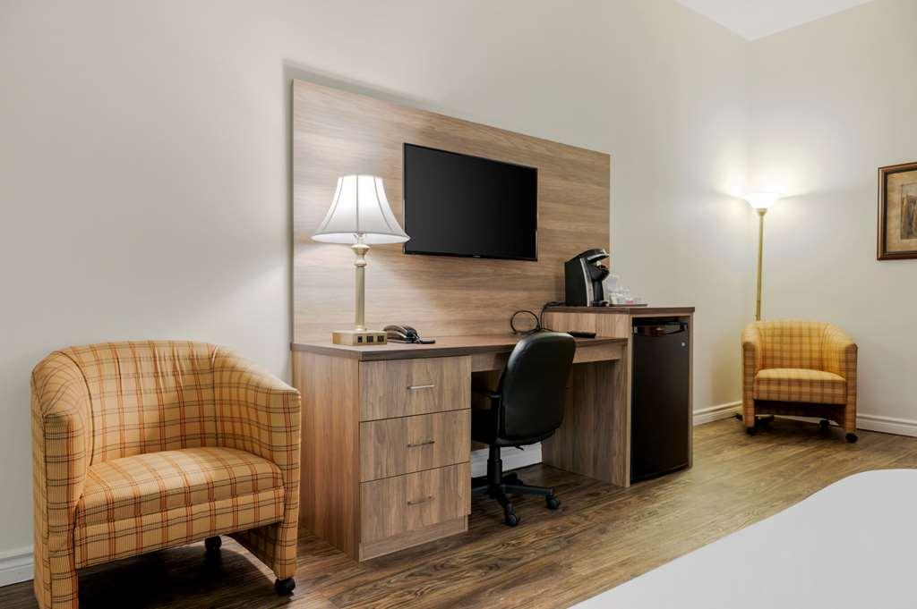 Econo Lodge Inn & Suites Монманьи Номер фото