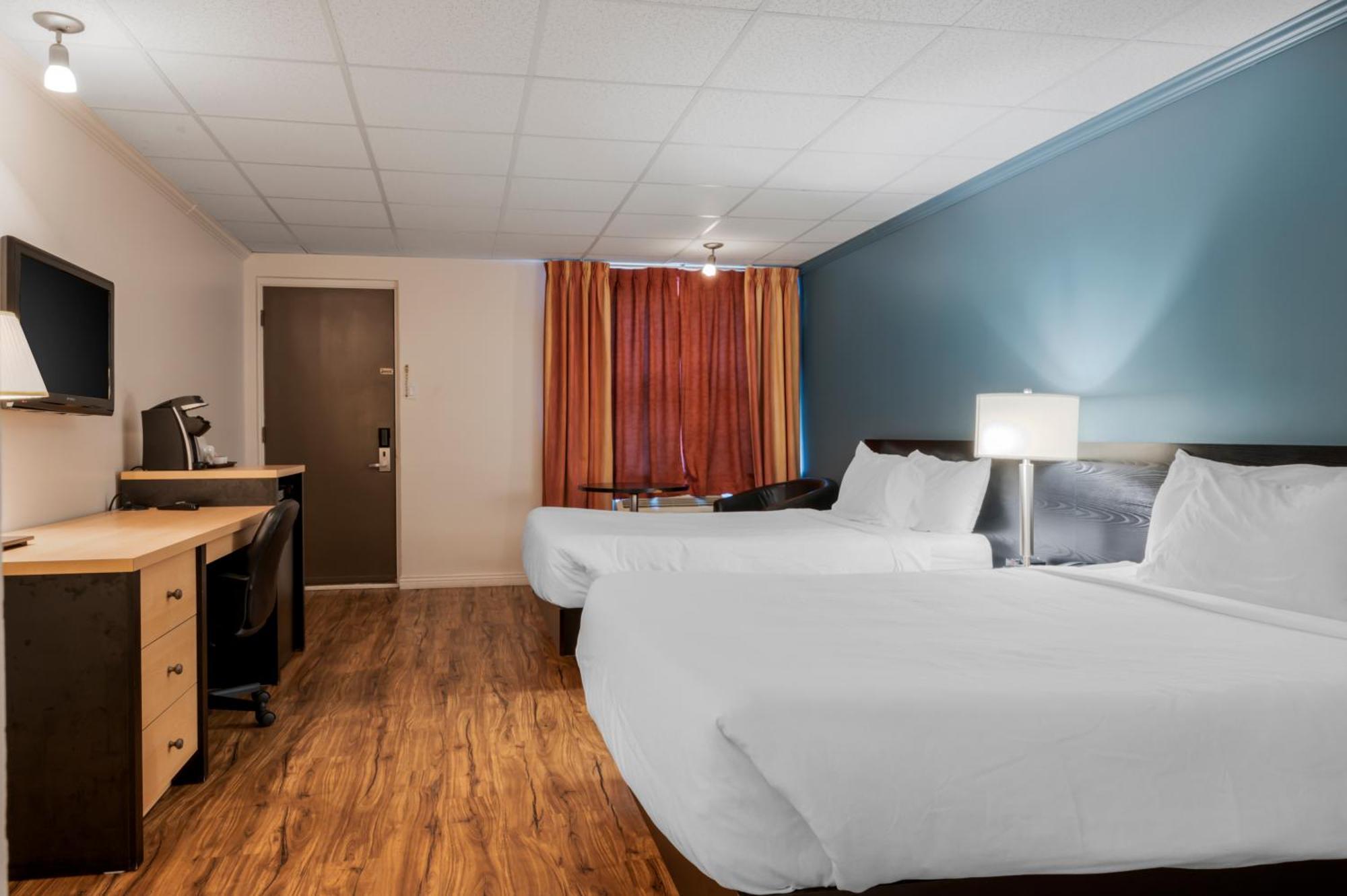 Econo Lodge Inn & Suites Монманьи Экстерьер фото