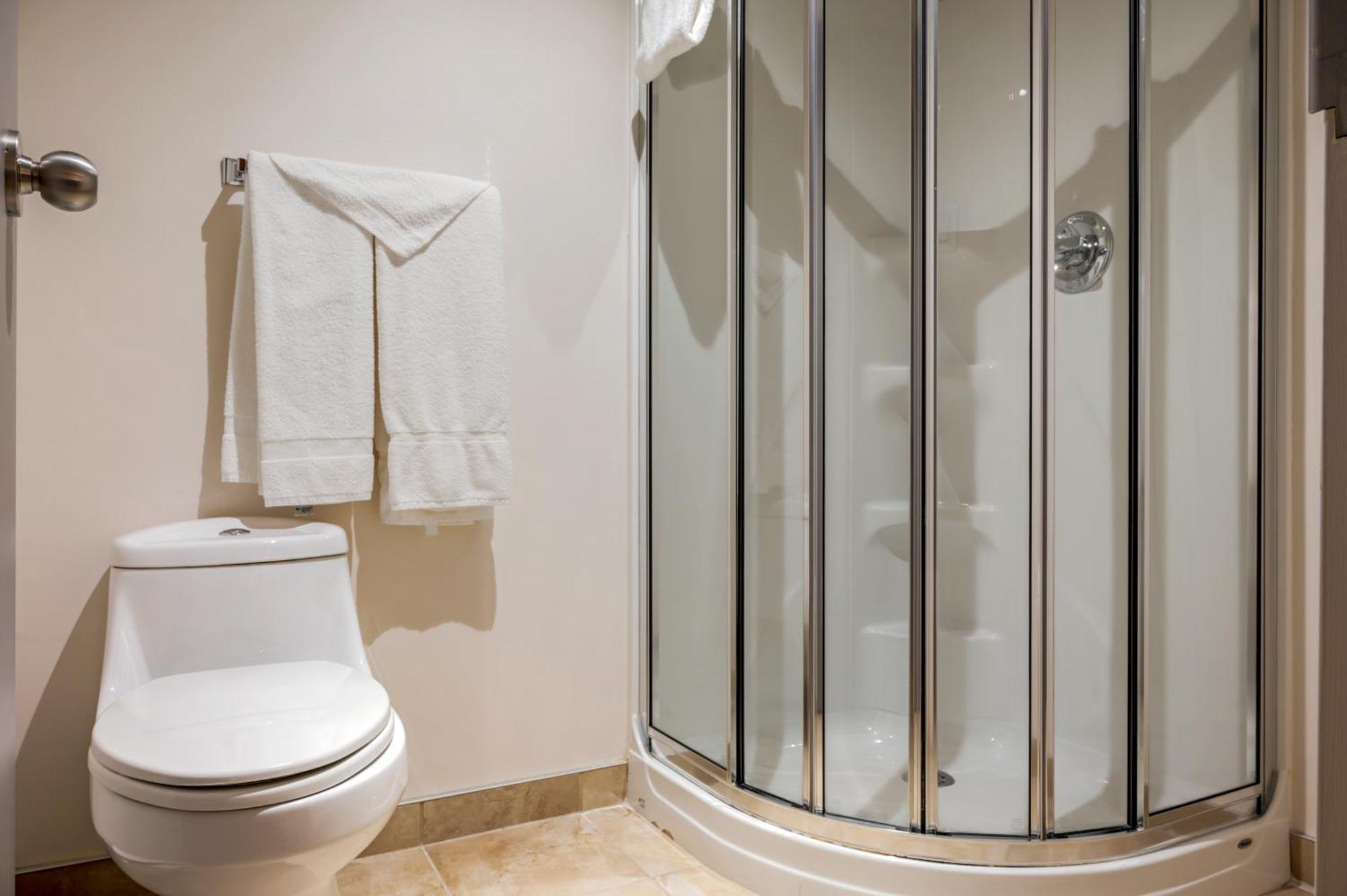 Econo Lodge Inn & Suites Монманьи Экстерьер фото