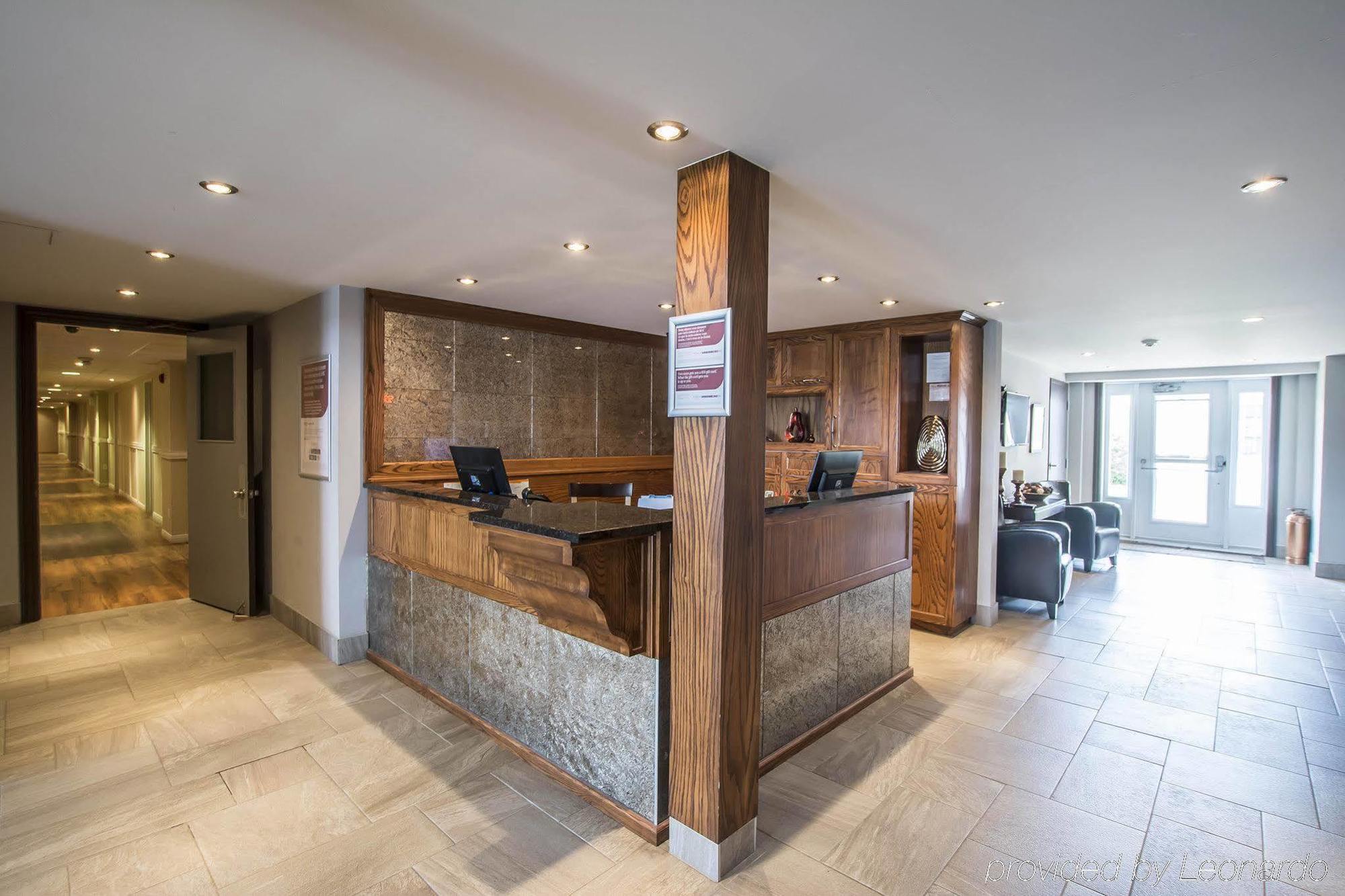 Econo Lodge Inn & Suites Монманьи Экстерьер фото
