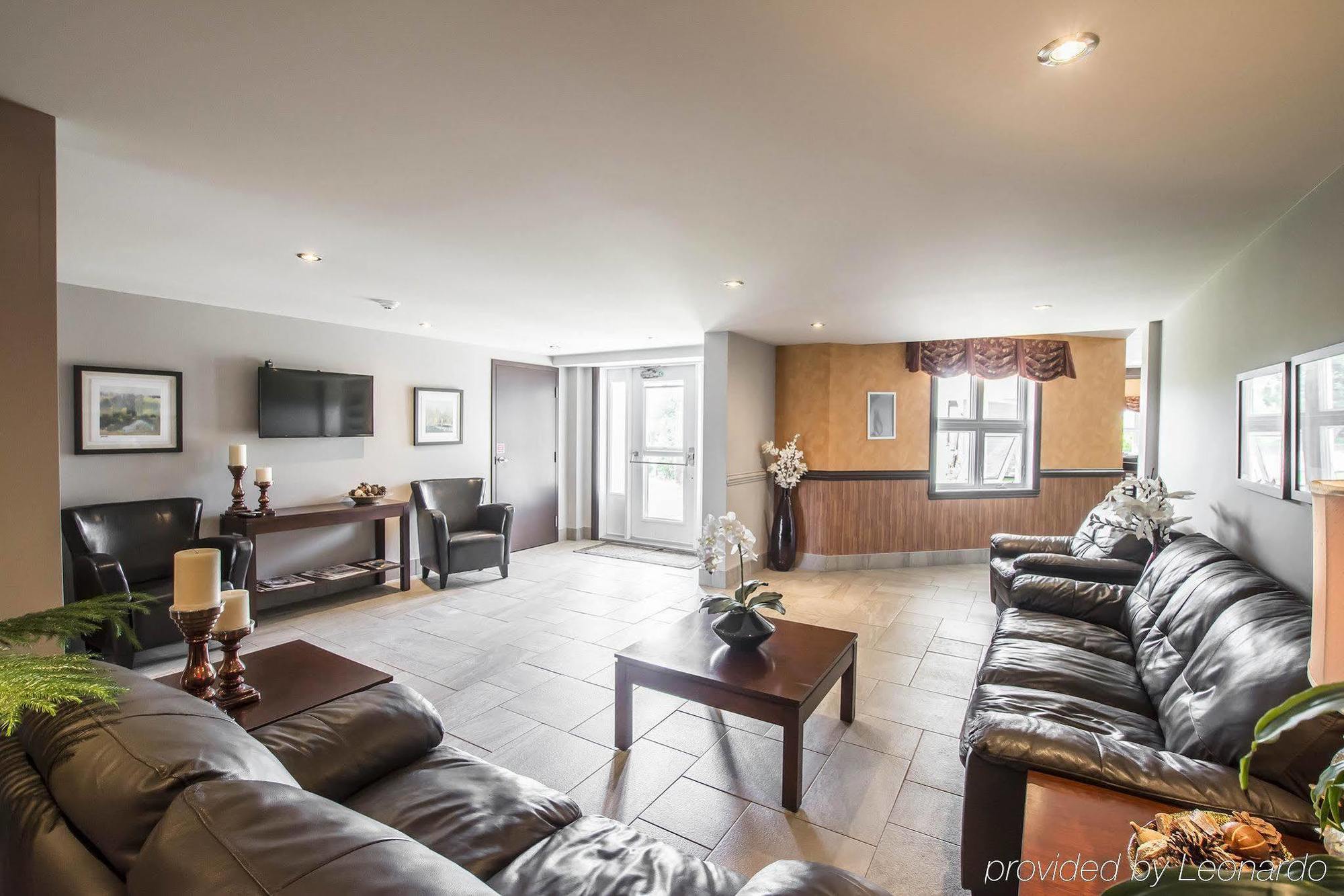 Econo Lodge Inn & Suites Монманьи Экстерьер фото